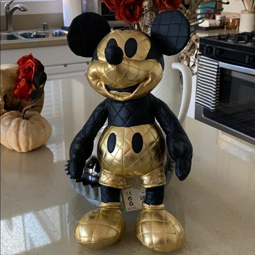 Disney Store Mickey Mouse Memories August LE